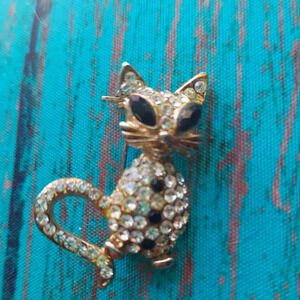 Vintage MCM Rhinestone Cat Brooch